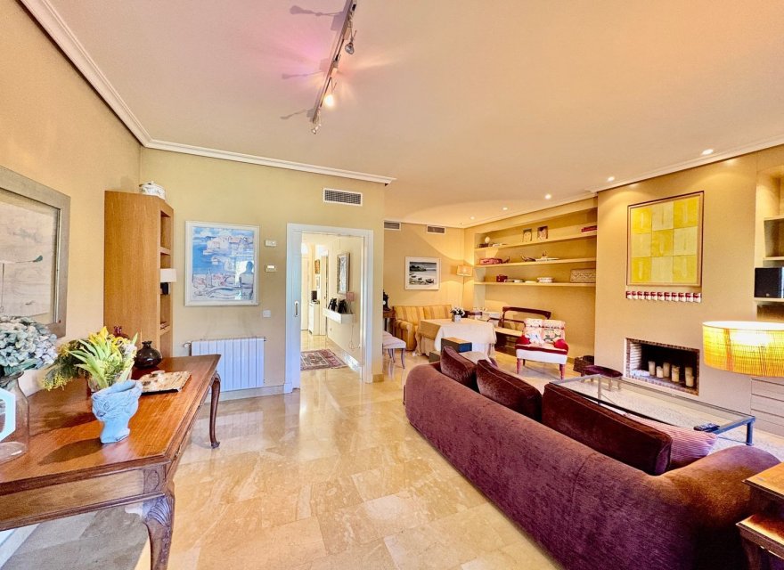 Перепродажа - Дуплекс - Madrid - La Moraleja