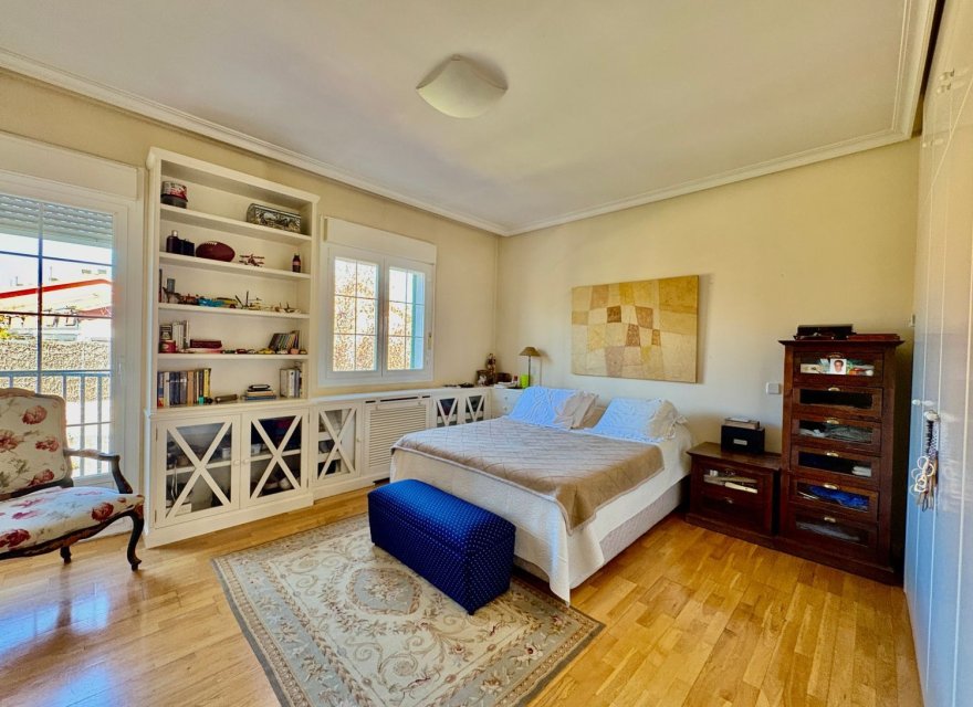 Перепродажа - Дуплекс - Madrid - La Moraleja