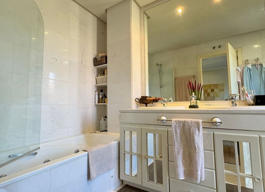 Перепродажа - Дуплекс - Madrid - La Moraleja