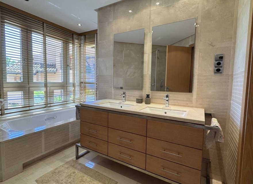 Перепродажа - Коммерческая - Marbella - Costa del Sol