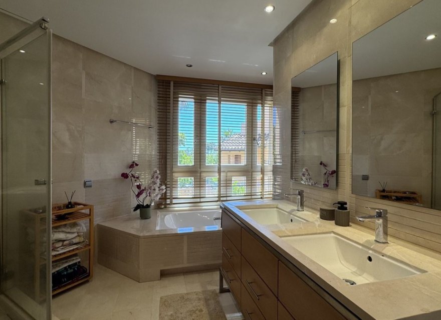 Перепродажа - Коммерческая - Marbella - Costa del Sol