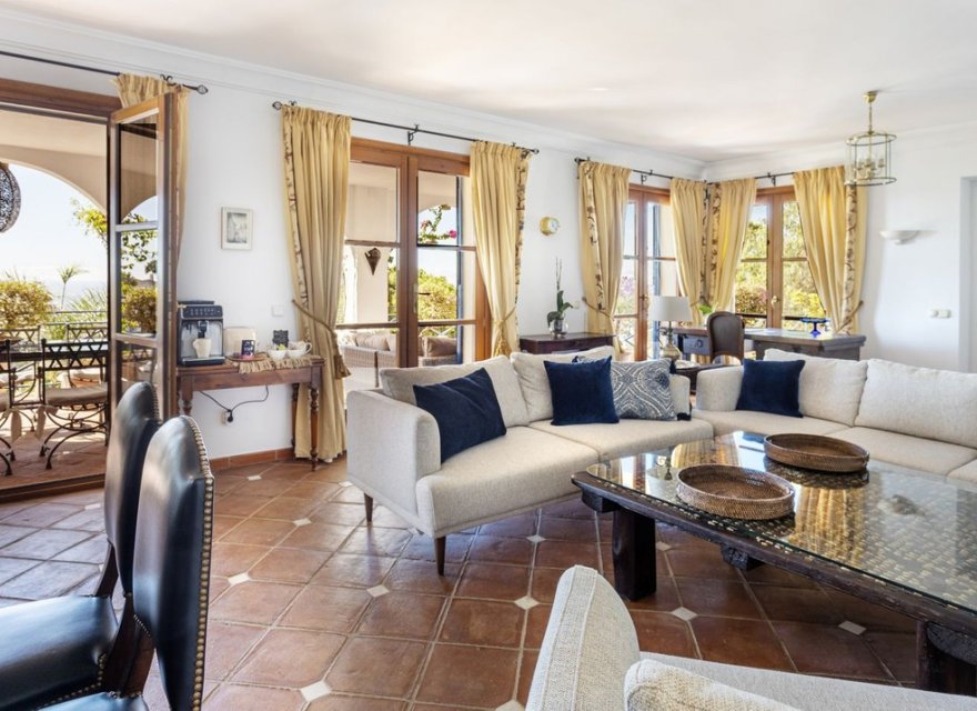 Перепродажа - Вилла - El Madroñal - Costa del Sol