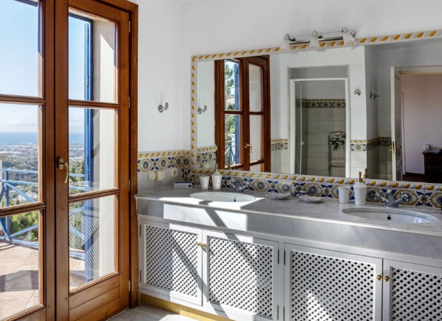 Перепродажа - Вилла - El Madroñal - Costa del Sol