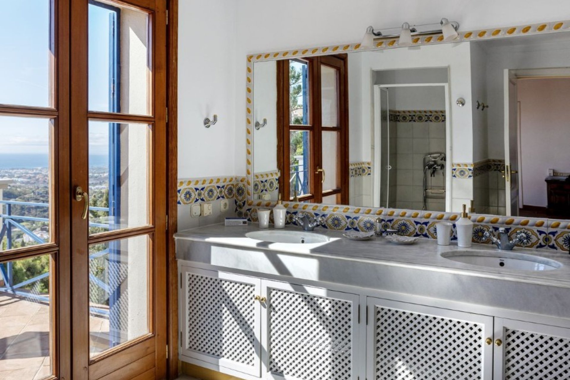 Перепродажа - Вилла - El Madroñal - Costa del Sol