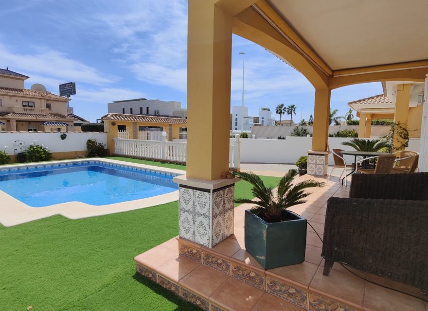 Перепродажа - Вилла - Orihuela Costa - La Zenia