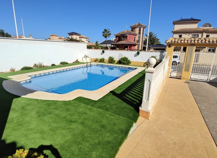 Перепродажа - Вилла - Orihuela Costa - La Zenia