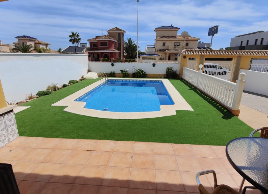 Перепродажа - Вилла - Orihuela Costa - La Zenia