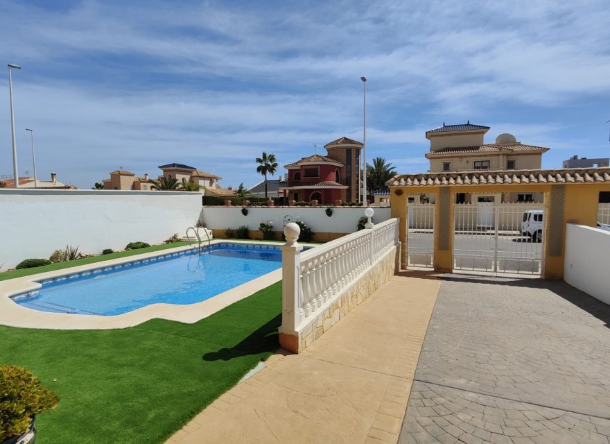 Перепродажа - Вилла - Orihuela Costa - La Zenia