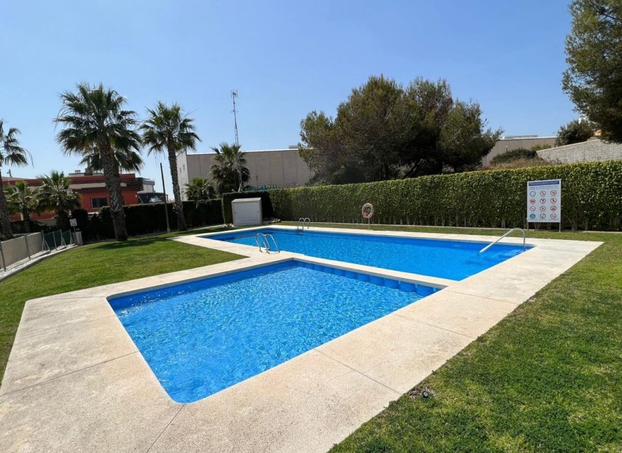 Перепродажа - Вилла - Orihuela Costa - Villamartín