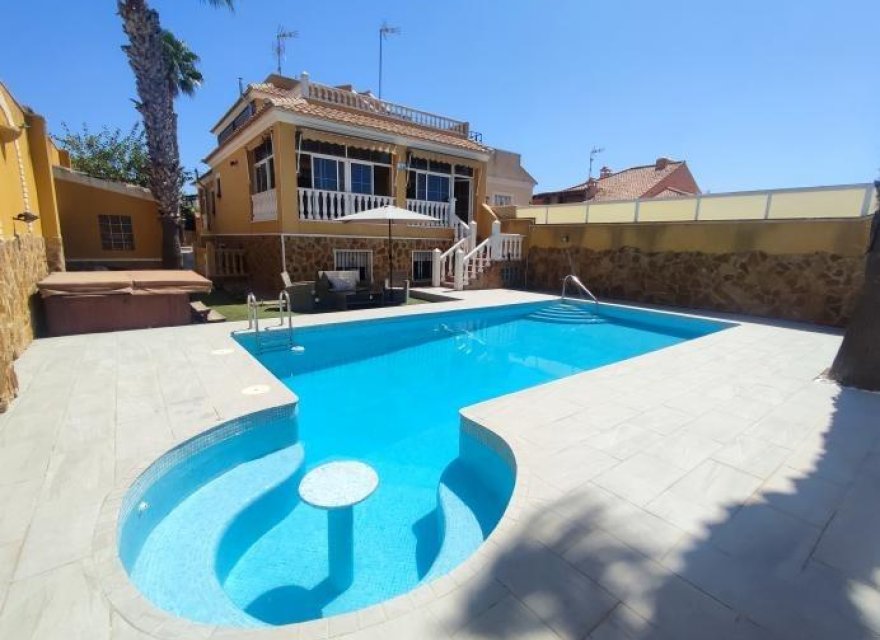 Перепродажа - Вилла - Torrevieja - Aguas nuevas 1