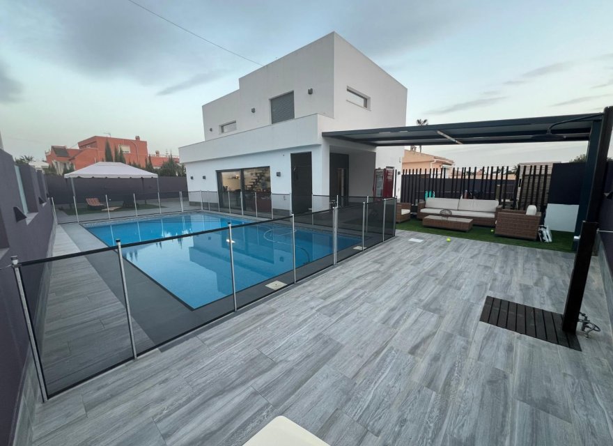 Перепродажа - Вилла - Torrevieja - El Chaparral