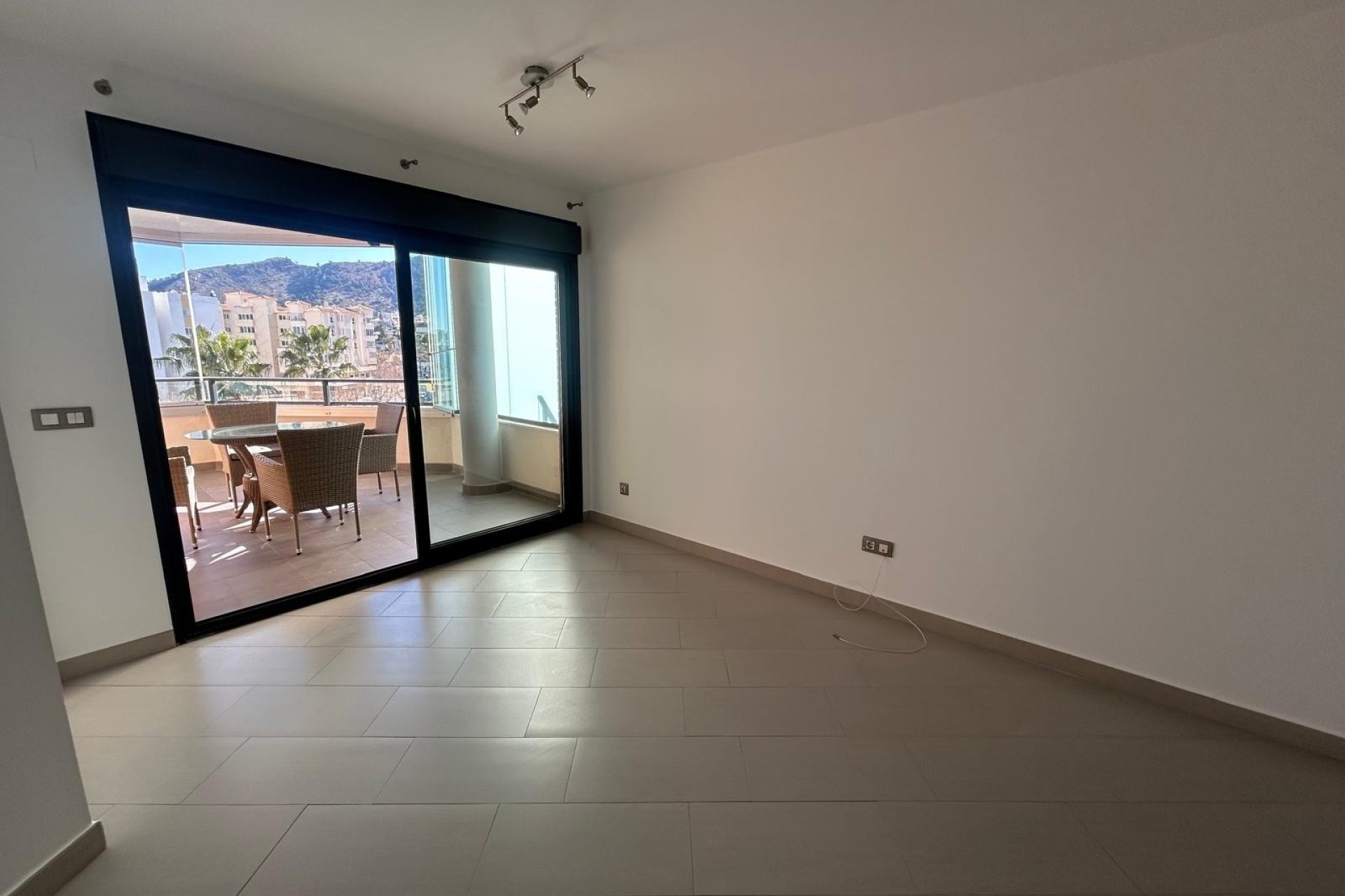 Resale - Apartment - Albir  - Albir