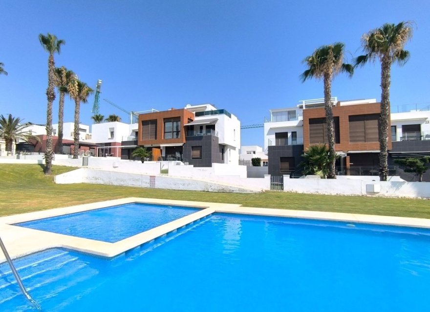 Resale - Apartment - Algorfa  - Castillo De Montemar