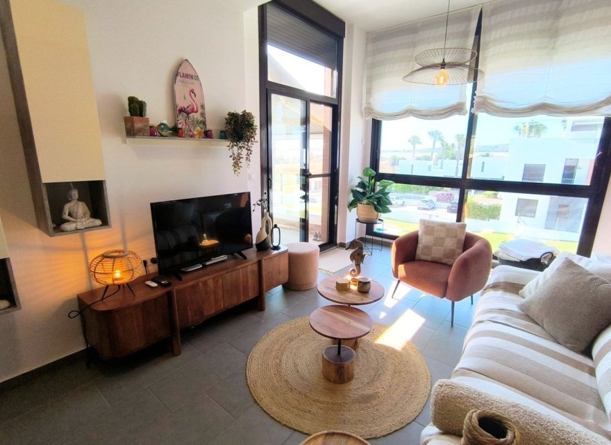 Resale - Apartment - Algorfa  - Castillo De Montemar