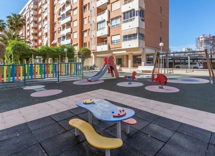 Resale - Apartment - Alicante - Alicante (San Juan)