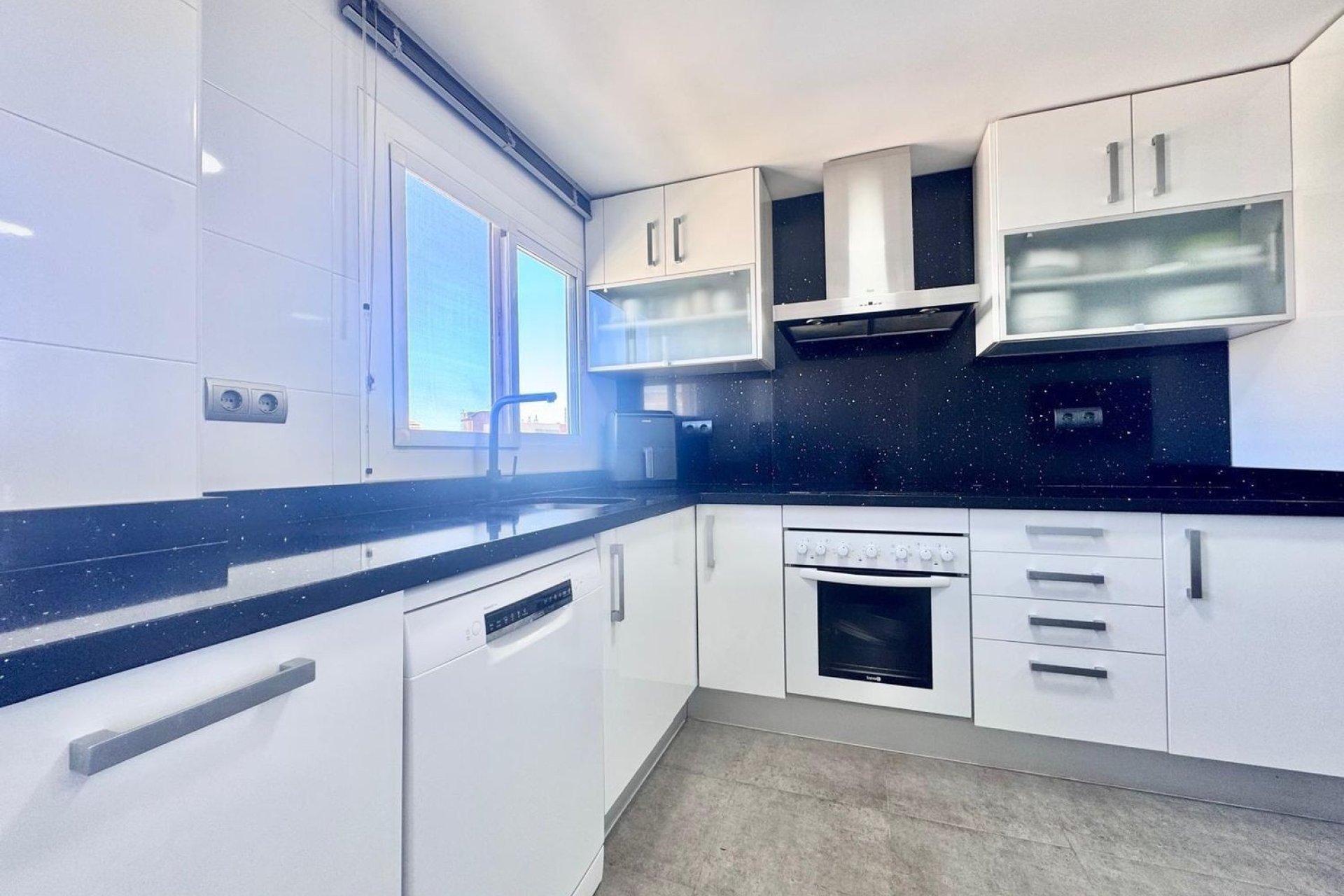 Resale - Apartment - Alicante - Alicante (San Juan)
