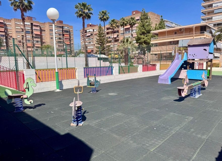 Resale - Apartment - Alicante - Alicante (San Juan)