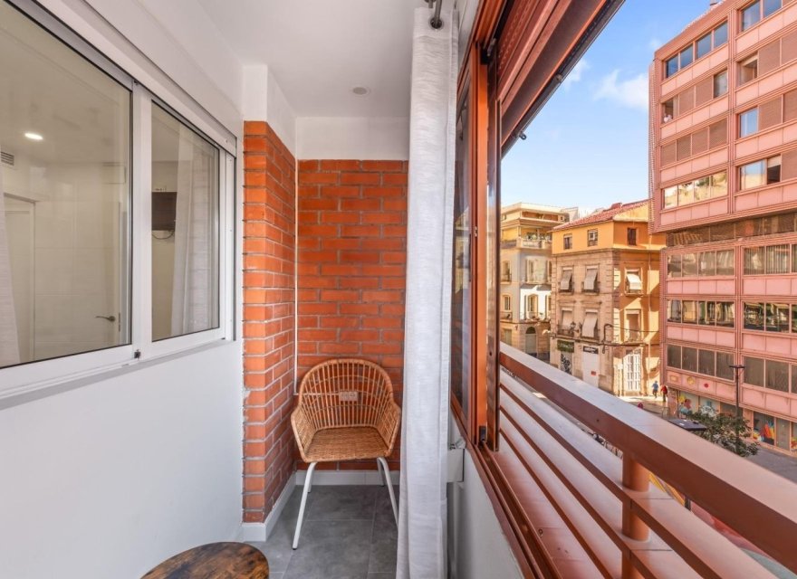 Resale - Apartment - Alicante - Casco Histórico-Santa Cruz