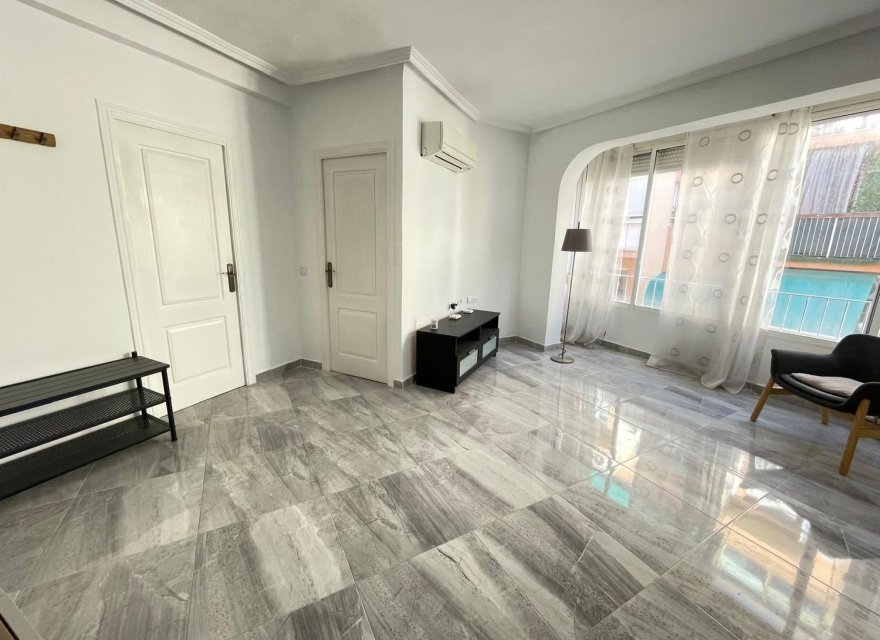 Resale - Apartment - Alicante