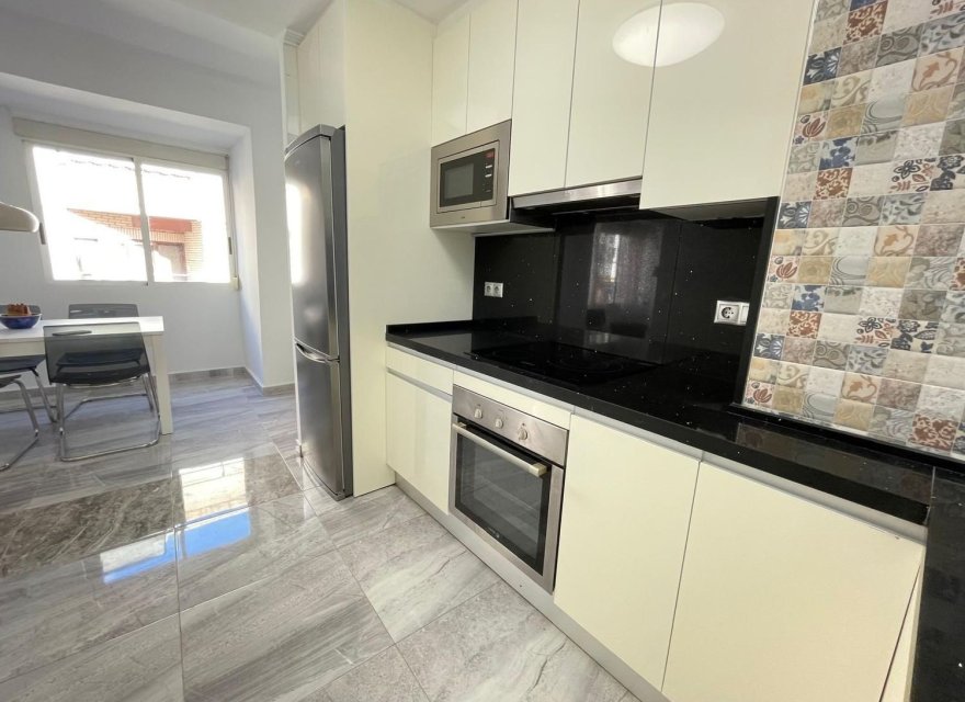 Resale - Apartment - Alicante