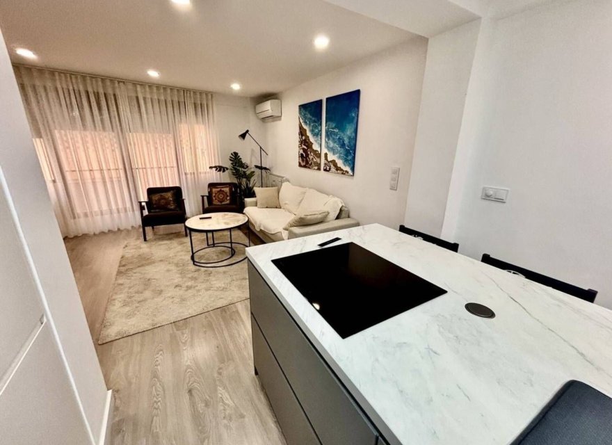 Resale - Apartment - Alicante