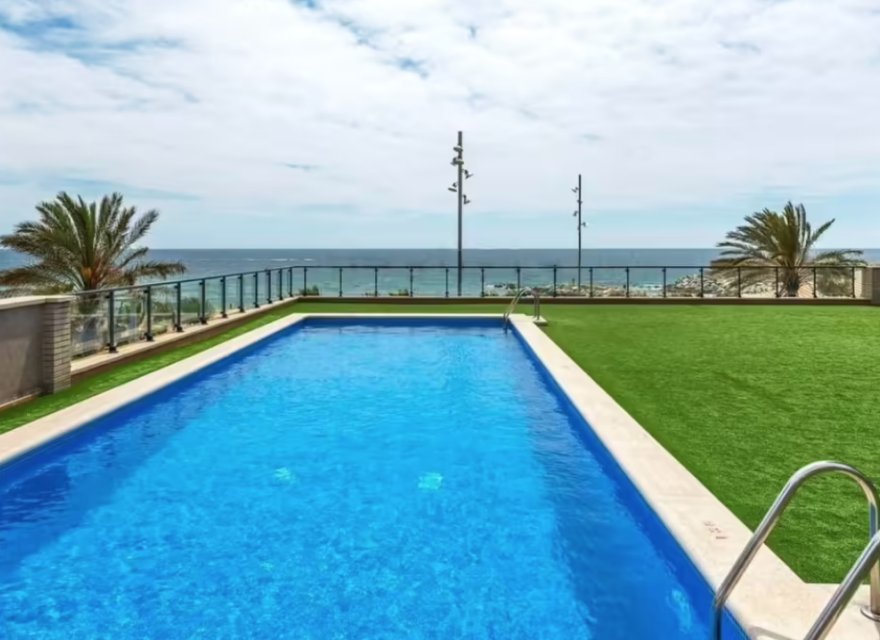 Resale - Apartment - Badalona