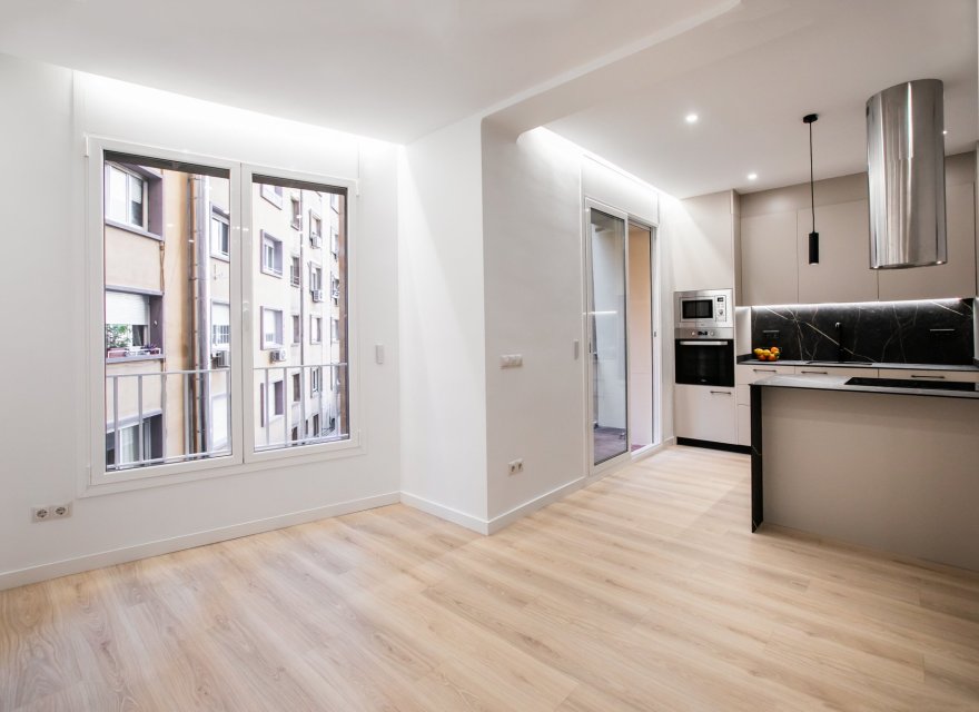 Resale - Apartment - Eixample