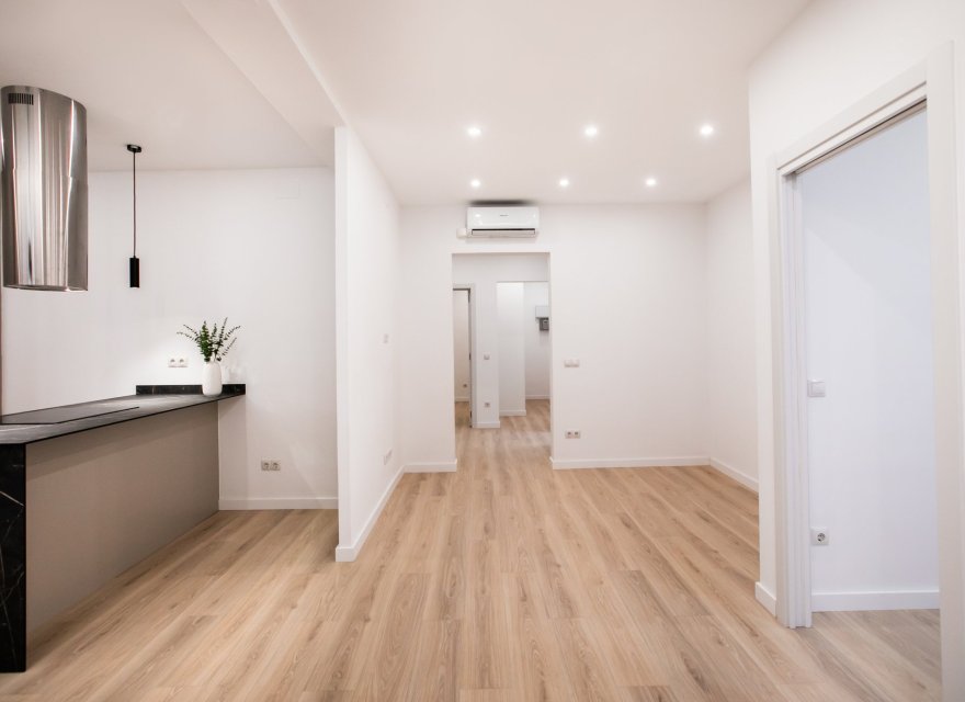 Resale - Apartment - Eixample