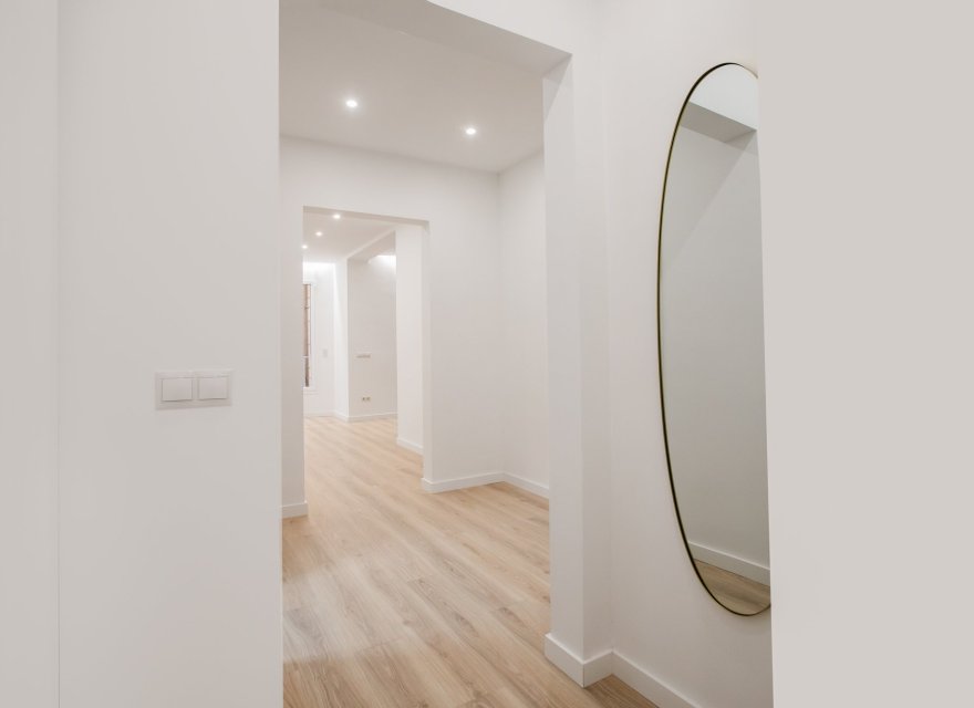 Resale - Apartment - Eixample