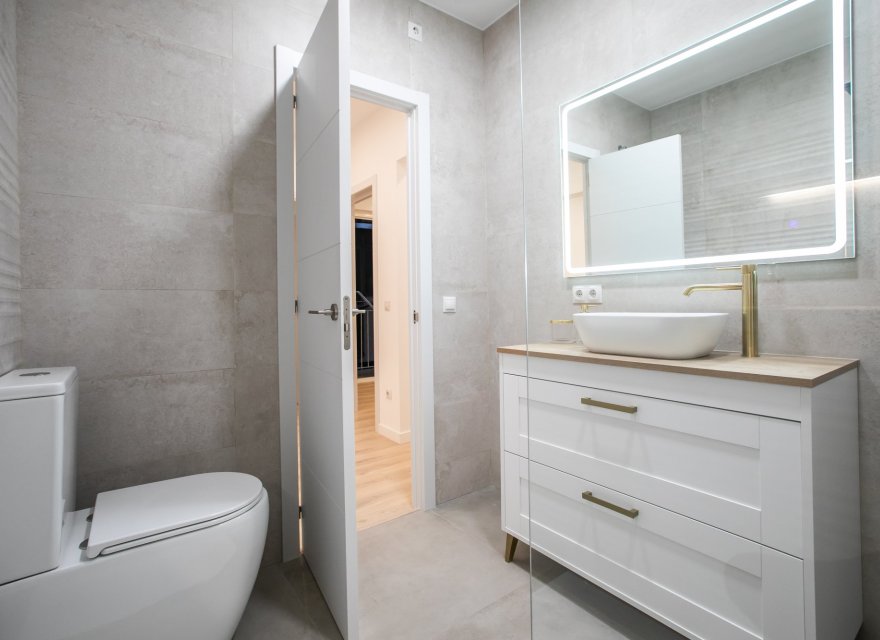 Resale - Apartment - Eixample