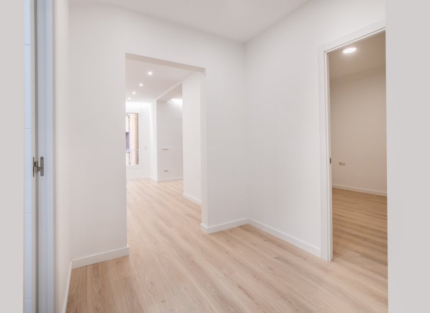 Resale - Apartment - Eixample