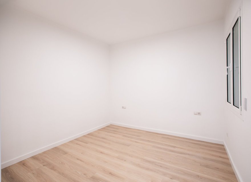 Resale - Apartment - Eixample