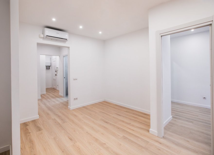 Resale - Apartment - Eixample