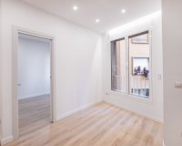 Resale - Apartment - Eixample