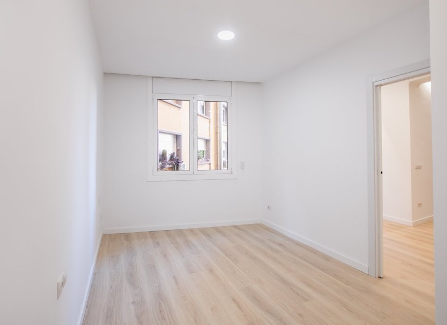 Resale - Apartment - Eixample