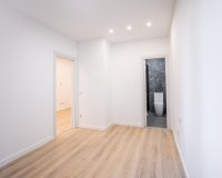 Resale - Apartment - Eixample