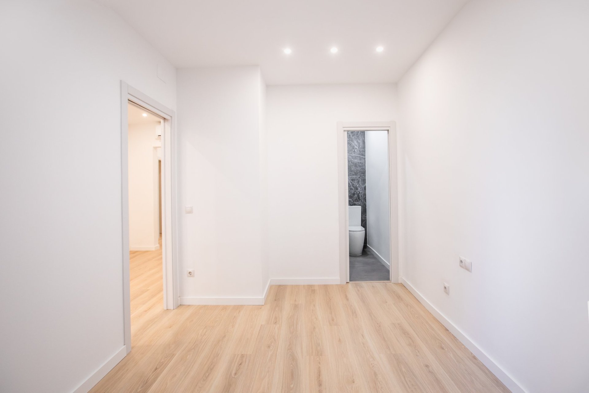 Resale - Apartment - Eixample