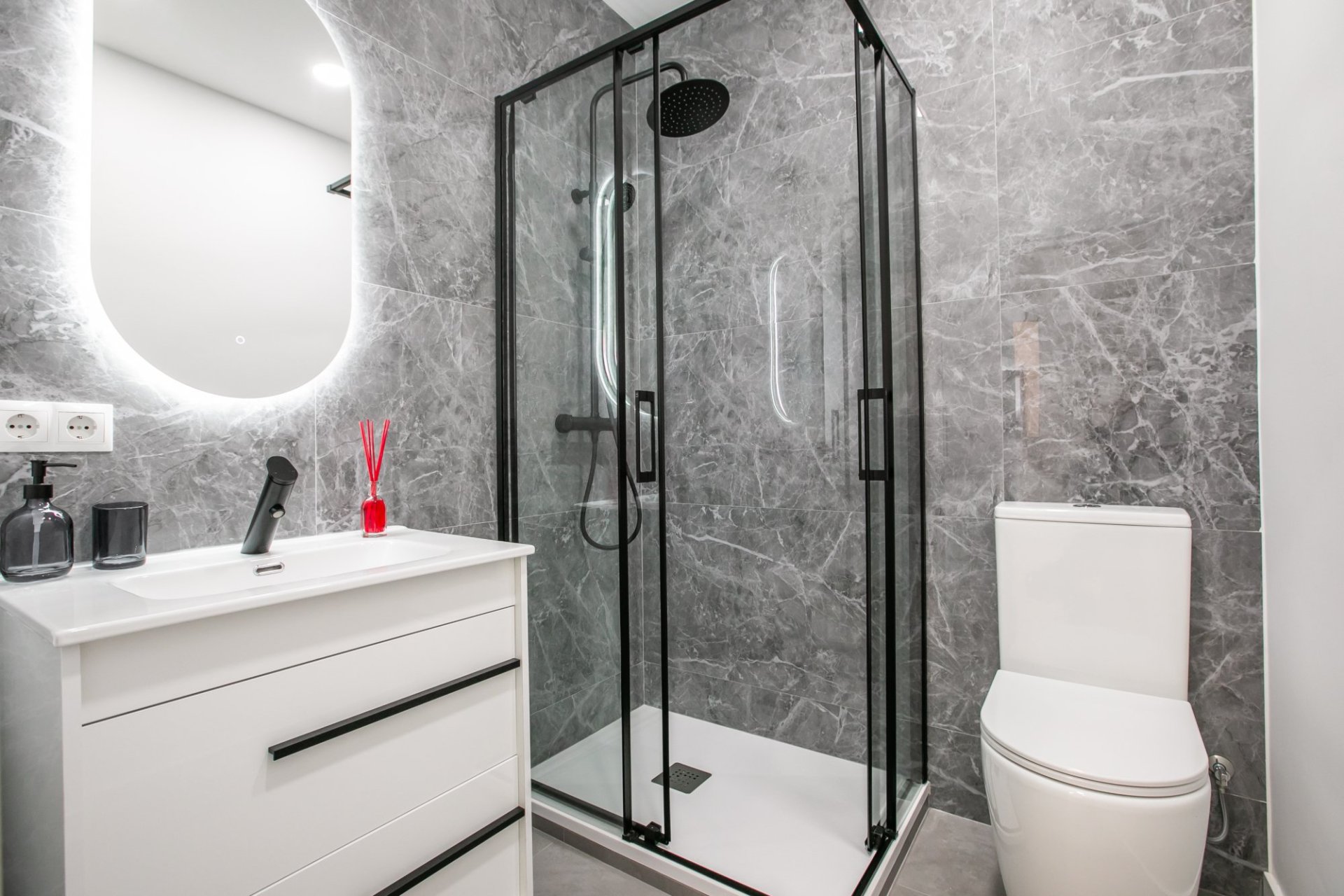 Resale - Apartment - Eixample