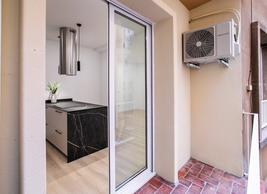 Resale - Apartment - Eixample