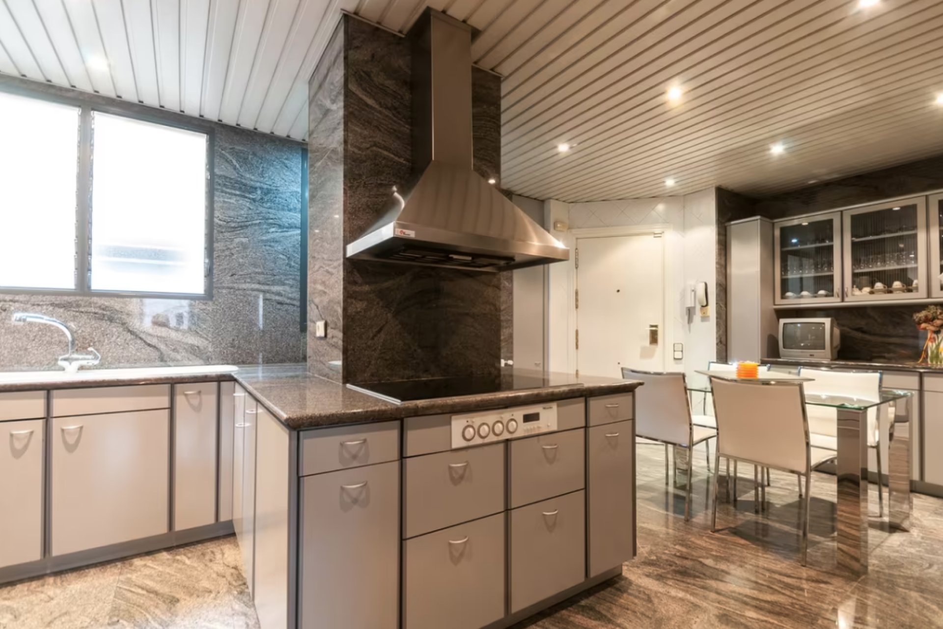 Resale - Apartment - Eixample