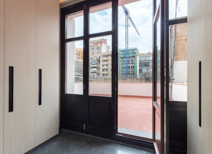 Resale - Apartment - Eixample
