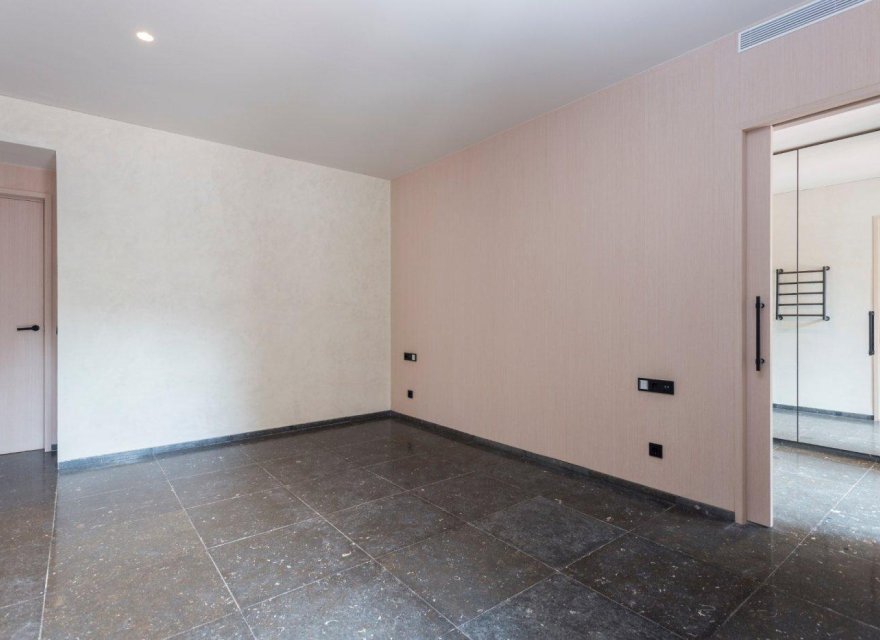 Resale - Apartment - Eixample