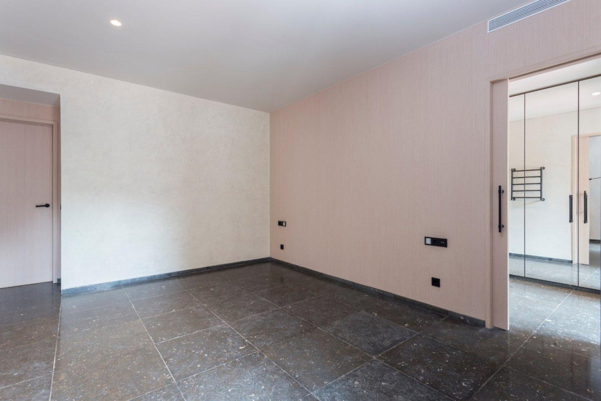 Resale - Apartment - Eixample