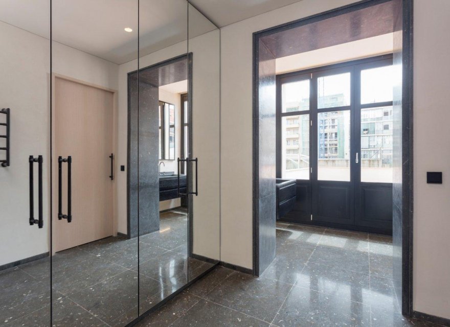 Resale - Apartment - Eixample