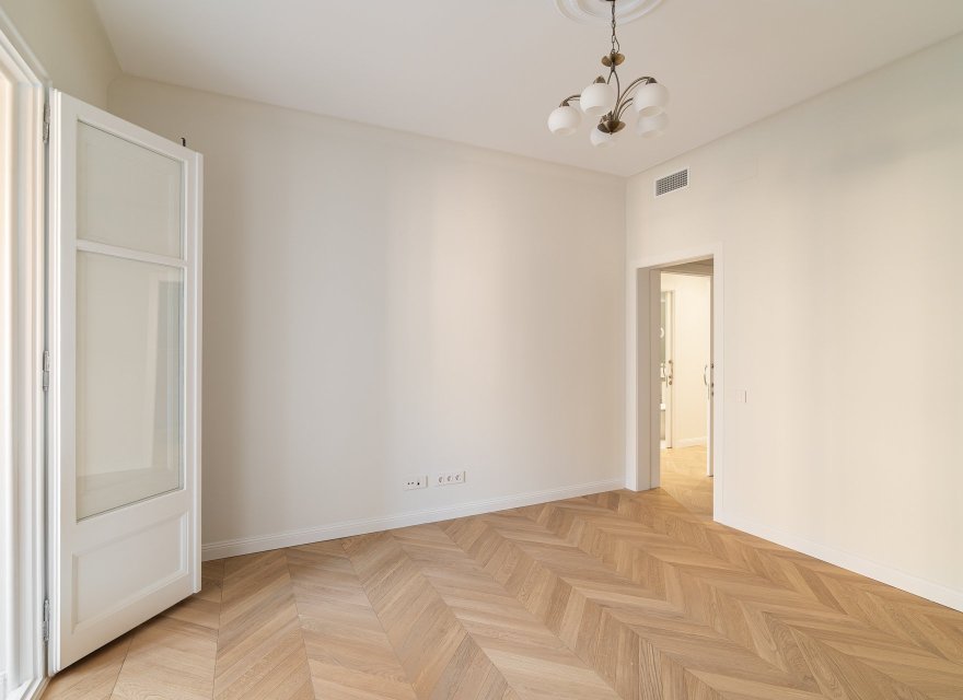 Resale - Apartment - Eixample