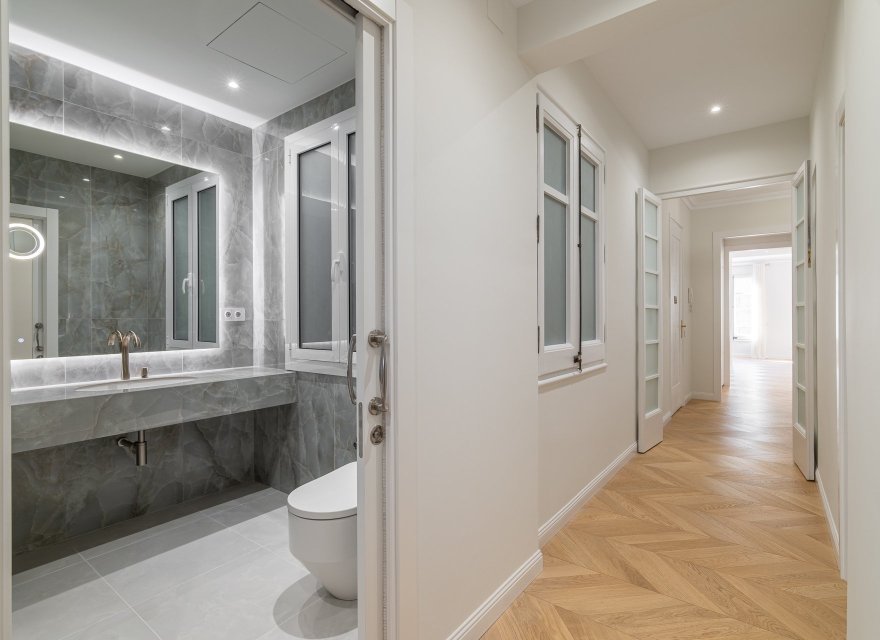 Resale - Apartment - Eixample