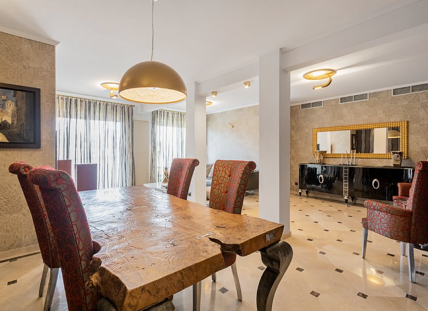 Resale - Apartment - Eixample
