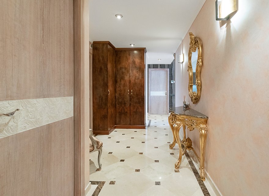 Resale - Apartment - Eixample