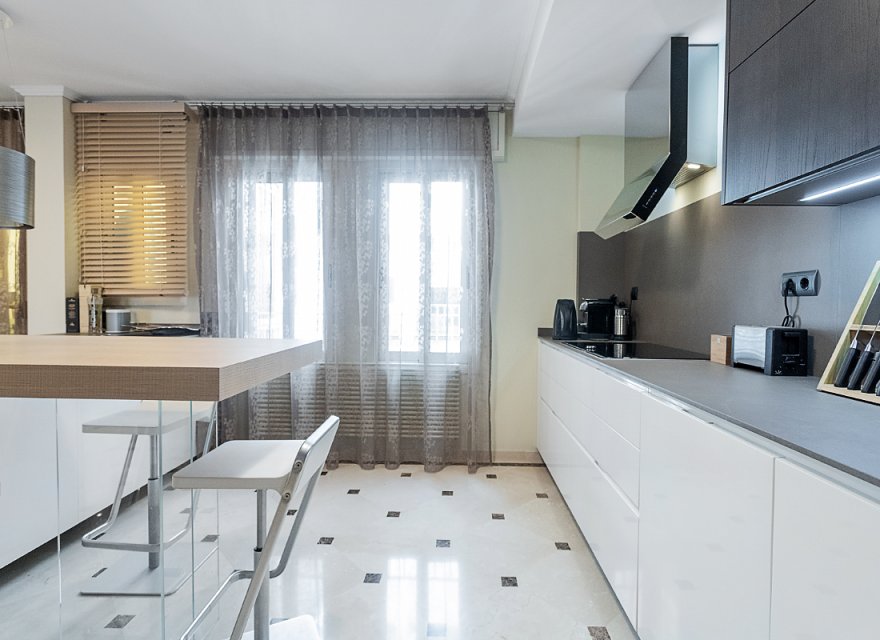 Resale - Apartment - Eixample