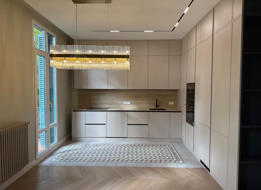 Resale - Apartment - Eixample